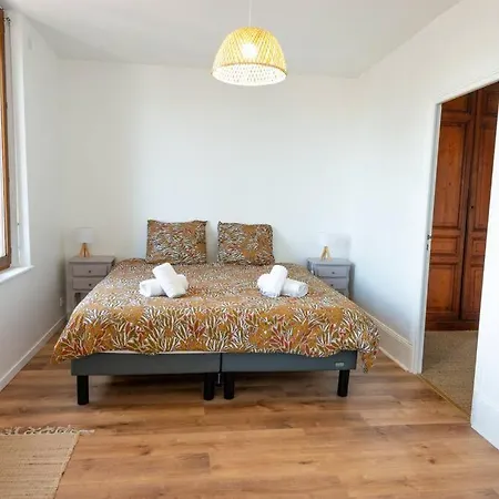 La Petite Marcelle, & Garage Apartment *