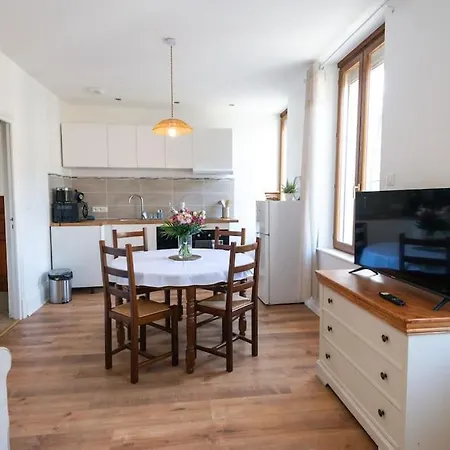 La Petite Marcelle, & Garage