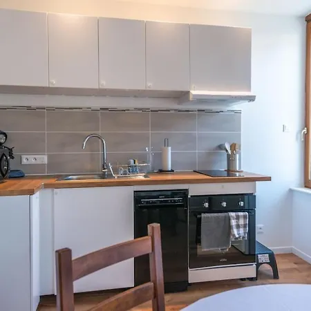 La Petite Marcelle, & Garage Apartment *