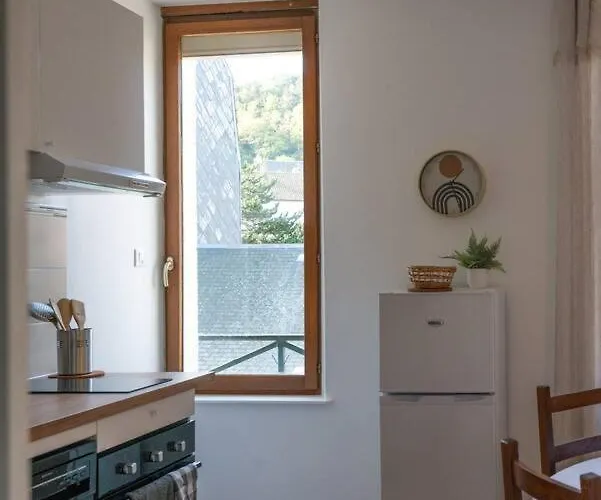 La Petite Marcelle, & Garage *