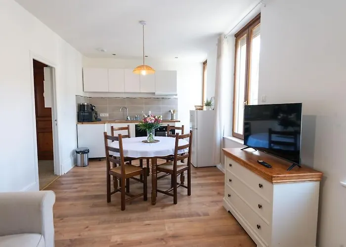 La Petite Marcelle, & Garage